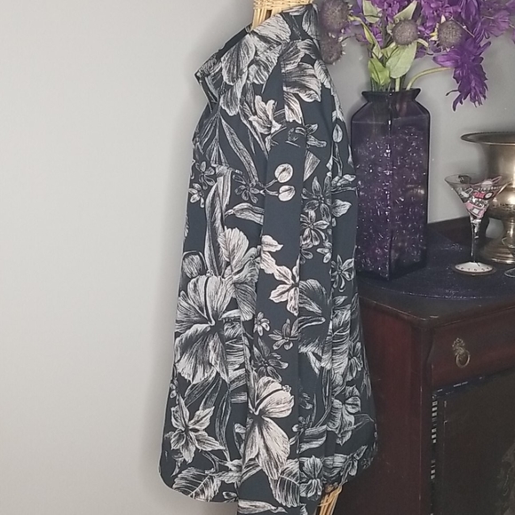 Urban Outfitters Medium Floral Harrington Zipper Jacket - Picture 2 of 11